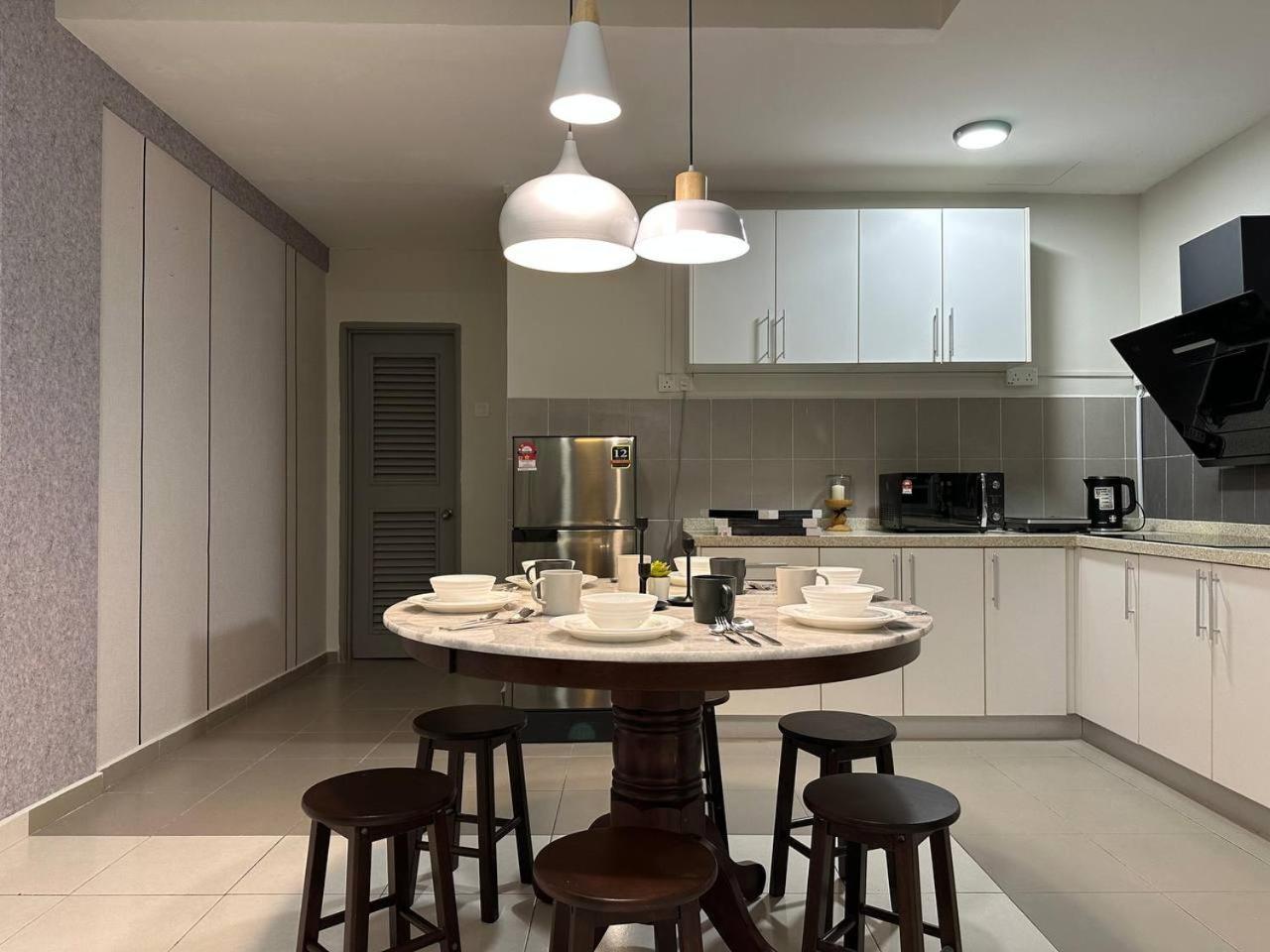 Ezhome Mesahill * Nilai